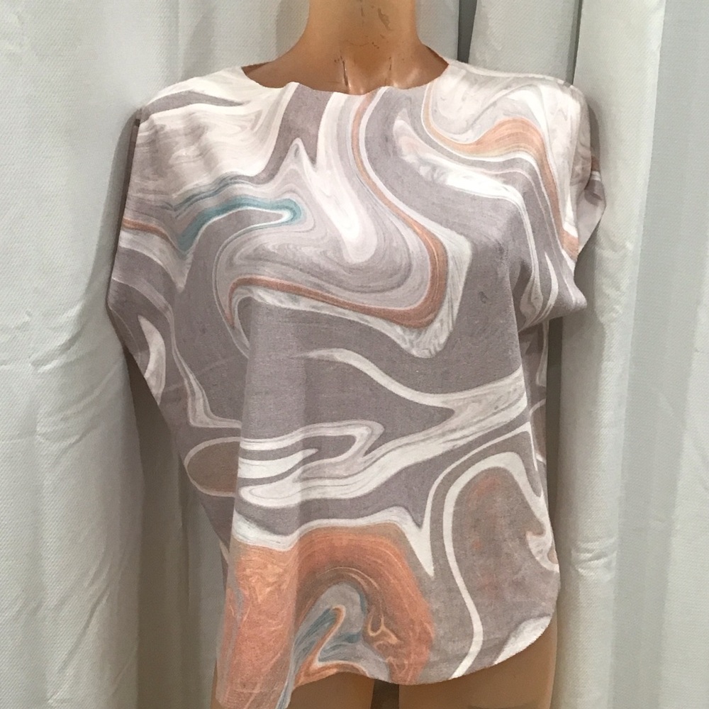 Marble-Print Short Sleeve Blouse in Taupe and Peach
